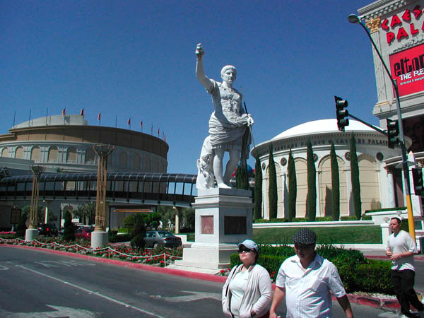 Torcheires_Rotunda_Colo_Web_316548628DZjxtl_fs